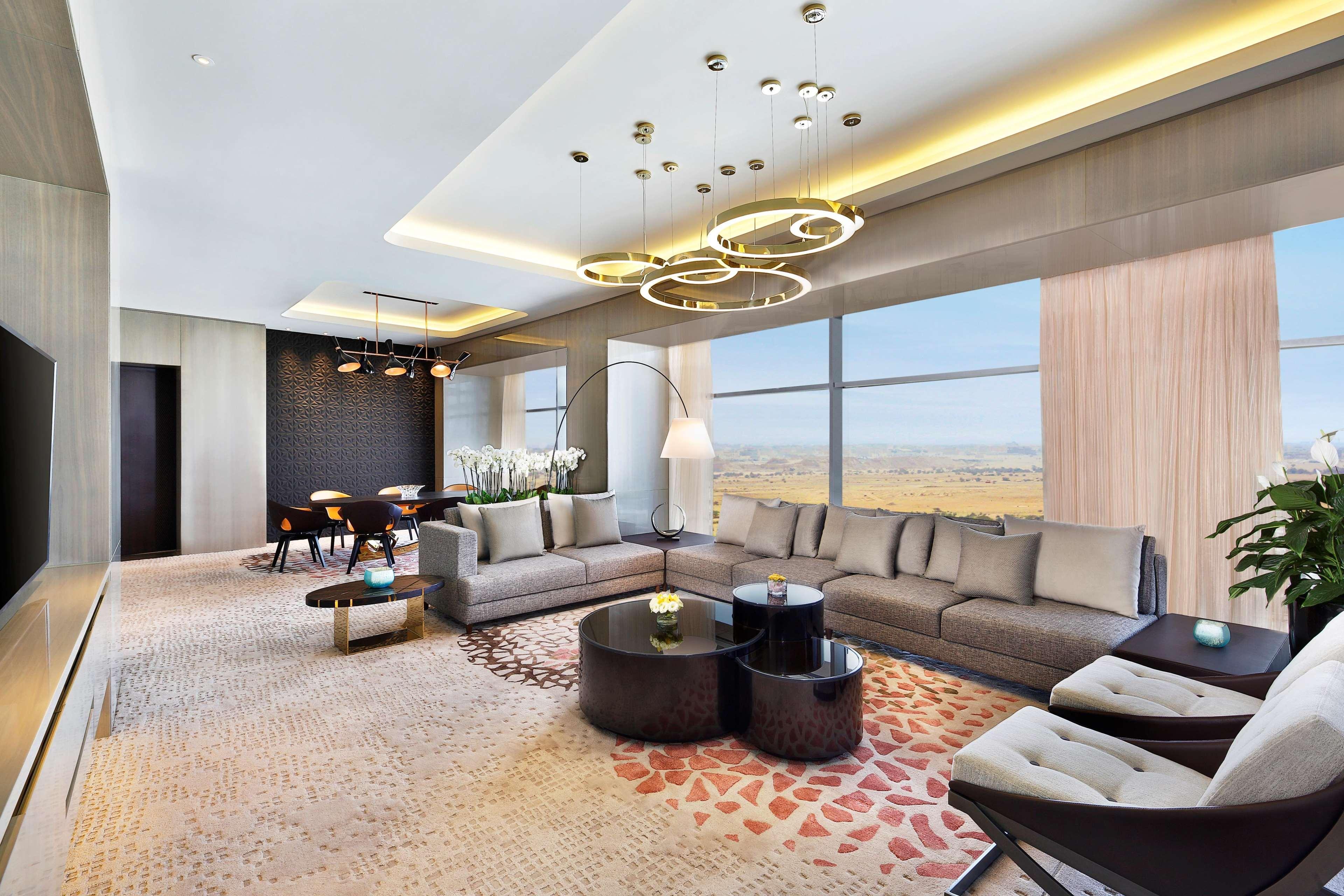 Alrayyan Hotel Doha, Curio Collection By Hilton Al Rayyan Exterior foto The living room of a three-bedroom suite