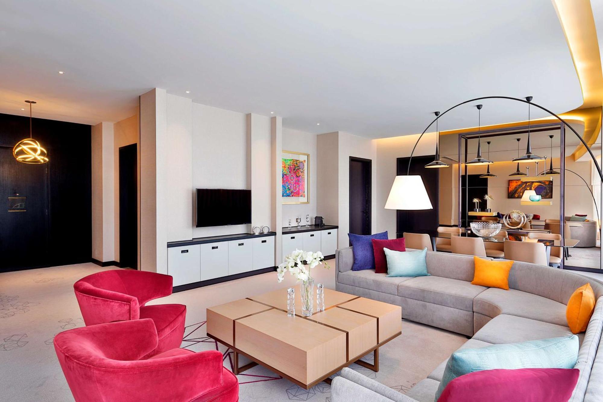 Alrayyan Hotel Doha, Curio Collection By Hilton Al Rayyan Exterior foto A suite at the W London